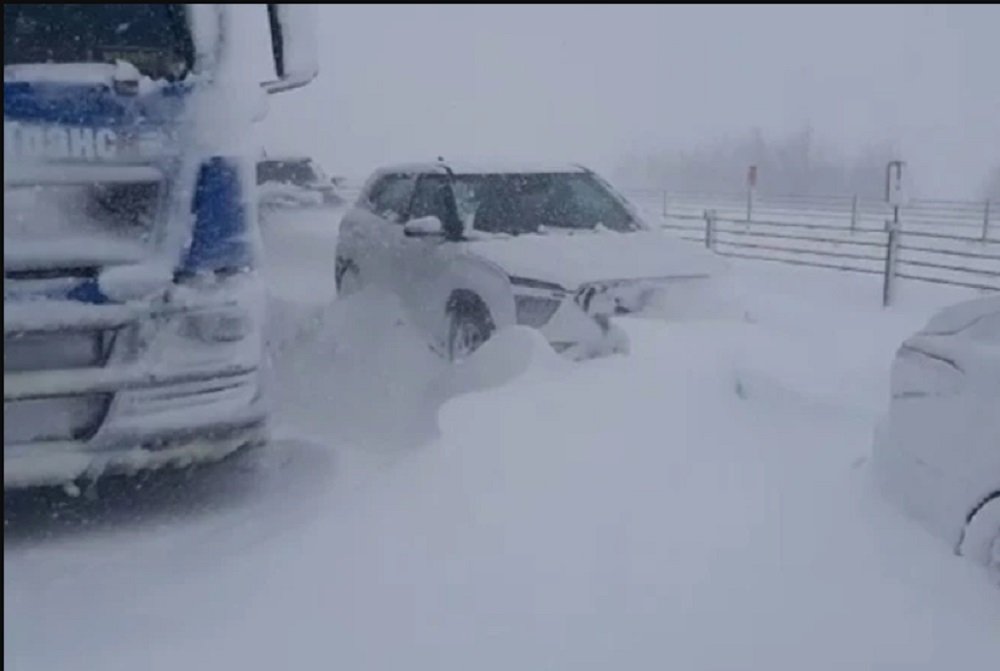 Трассу М-4 «Дон» в Ростовской области перекрыли из-за снегопада