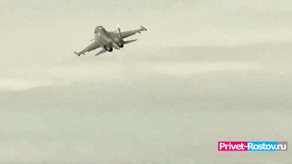 Военный самолёт НАТО приближается к Краснодарскому краю