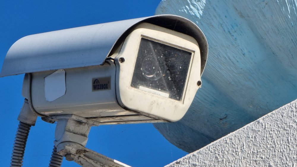 Известия сообщили, что страховщики просят доступ к камерам наблюдения в городах по всей стране