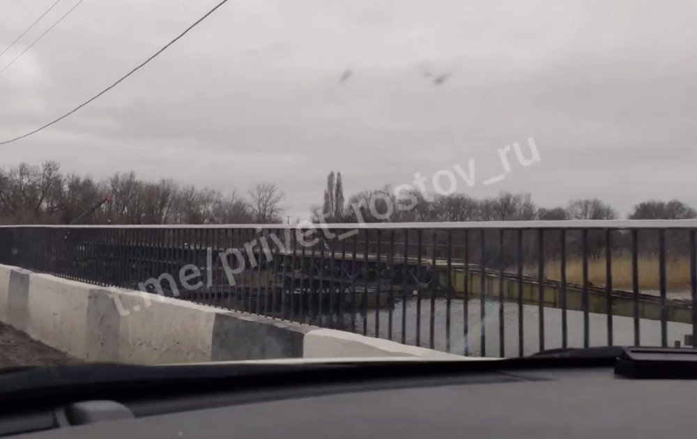 Военные в Ростове установили мост через Мертвый Донец в марте