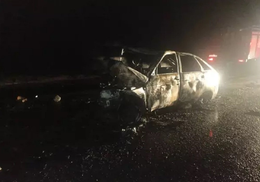 Два человека заживо сгорели в машинах после ДТП машинах в Ростовской области