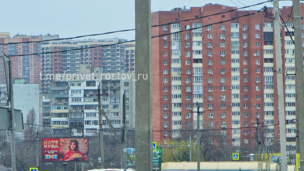 В Ростове с заброшенного здания выпала девочка