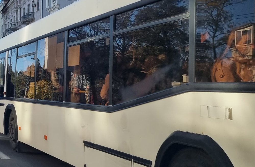 Водитель автобуса с полным салоном пассажиров в Ростове занимался самоудовлетворением