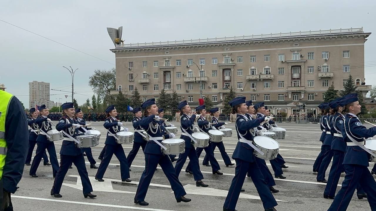 Парад в честь Дня Победы 9 мая прошел на Театральной площади в Ростове