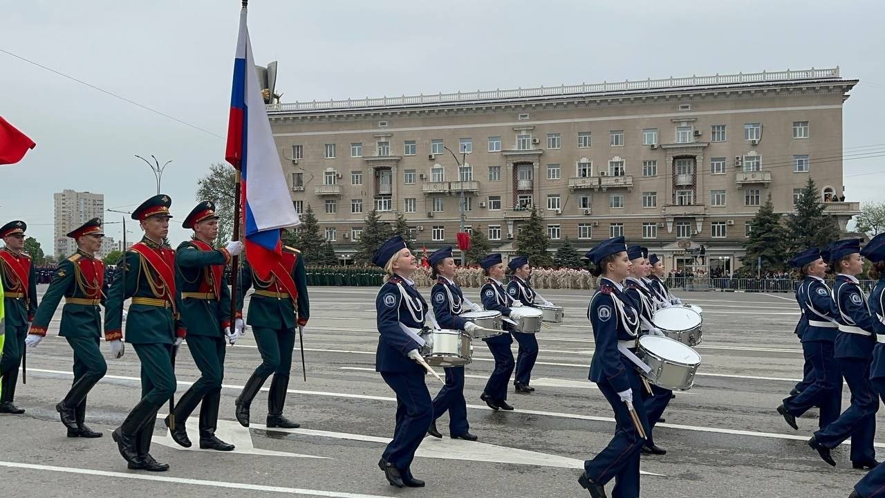 Парад в честь Дня Победы 9 мая прошел на Театральной площади в Ростове