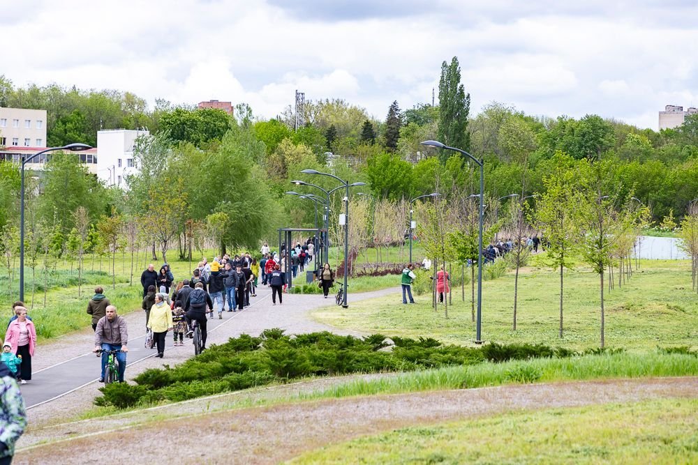 Вандалы разгромили в Ростове новый парк «Первая миля»