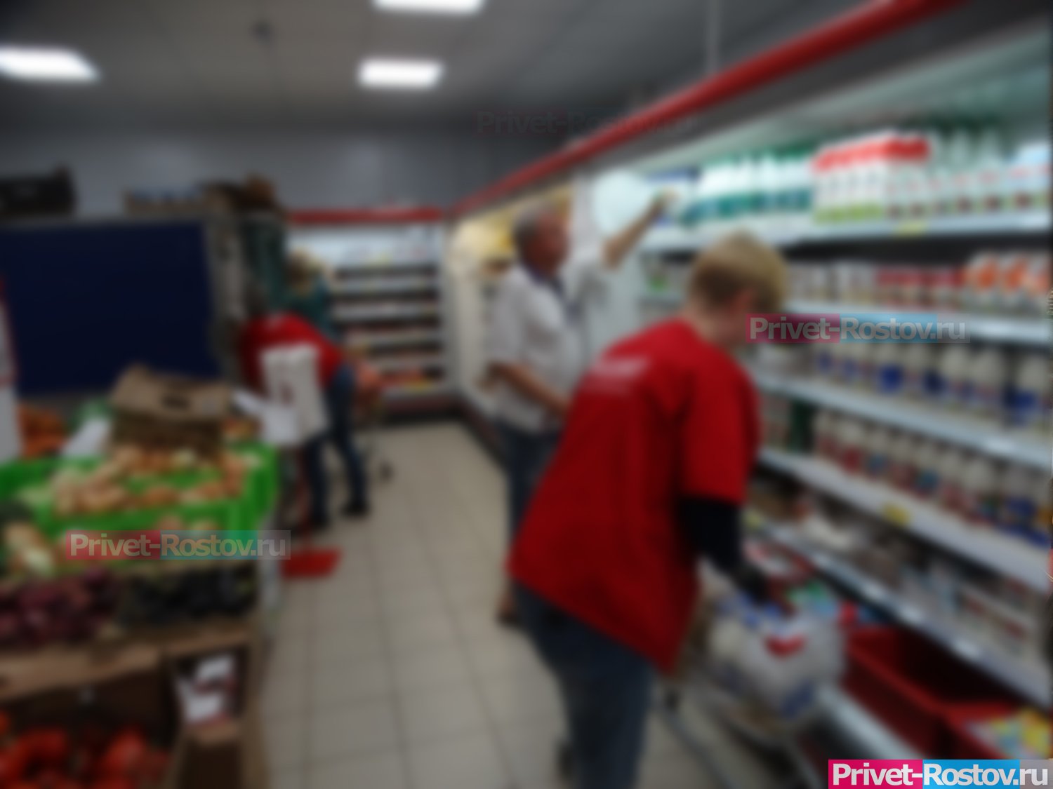В Новочеркасска заявили об охраннике, наступившем на голову посетителю в магазине
