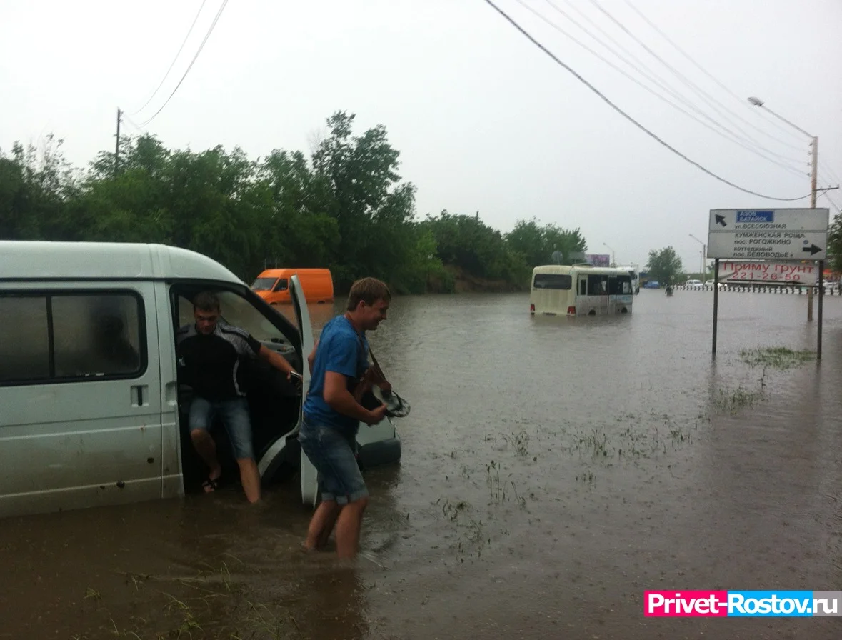 Из-за угрозы затопления города штормовое предупреждение продлили в Ростове до 2 июня