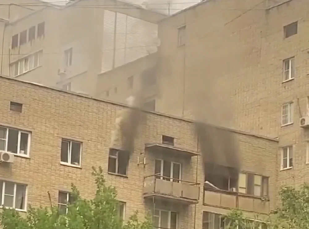 Взрыв и пожар произошел в девятиэтажном доме в Ростове-на-Дону днем 2 июня