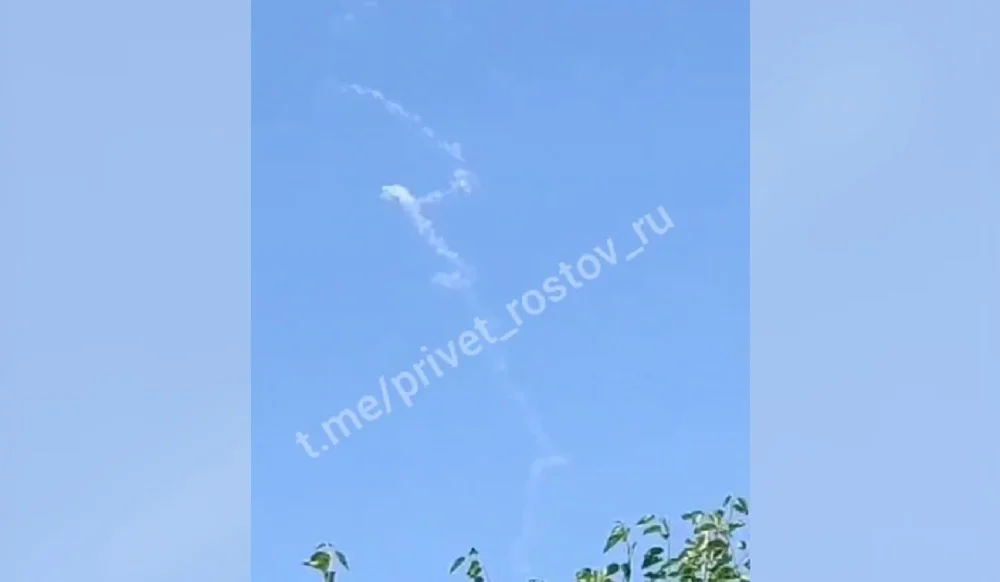 В Батайске и Ростове днем 20 июня заметили следы в небе, похожие на работу ПВО