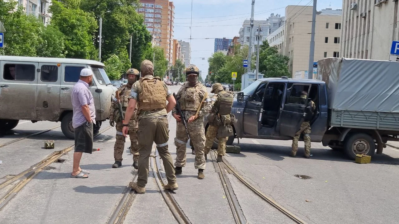 Ростовчане «братались» с бойцами мятежного ЧВК и спрашивали, где вся полиция