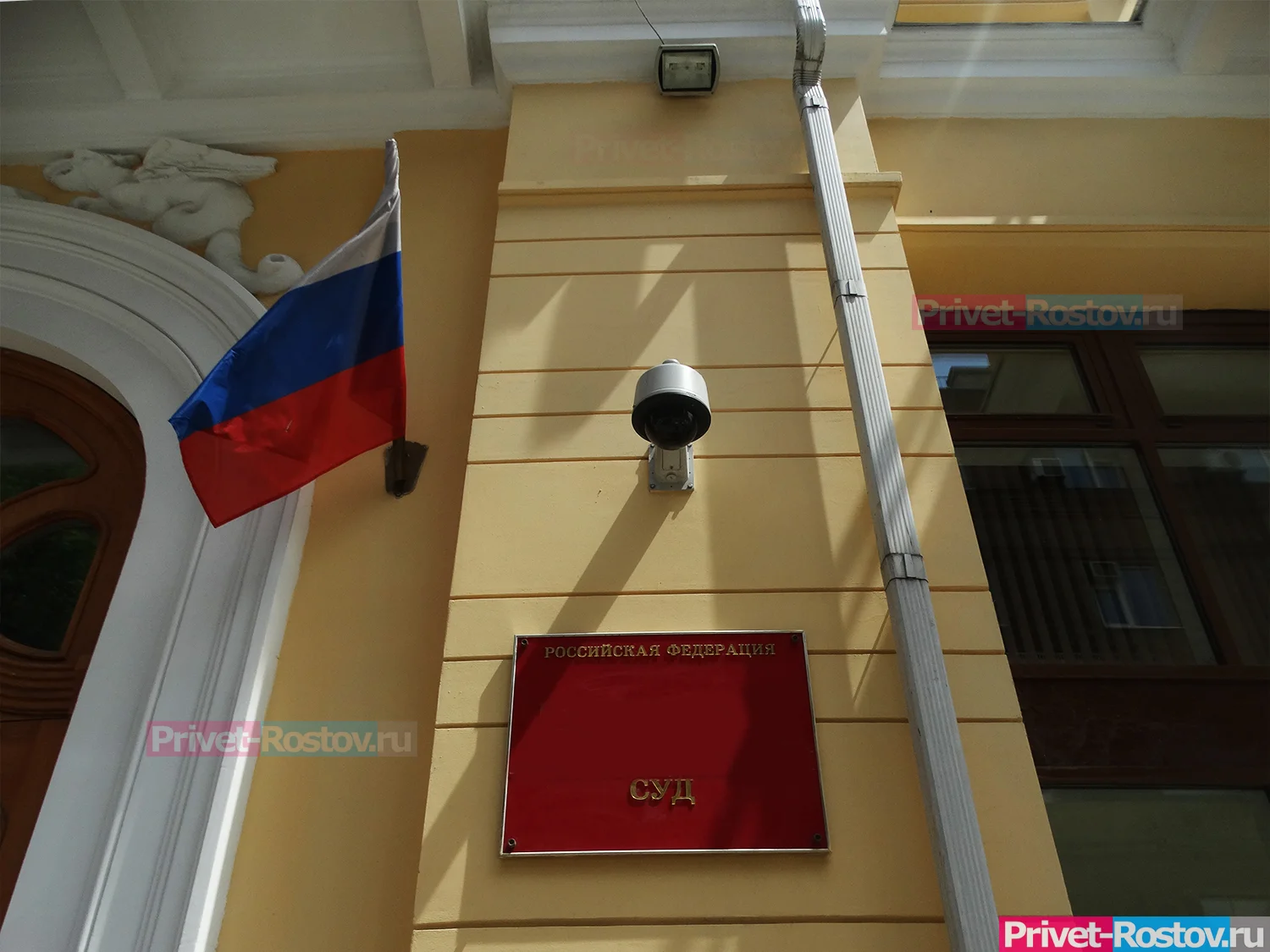 В Таганроге бывшего начальника БЭП полиции осудили за посредничество во взятке в 40 млн рублей