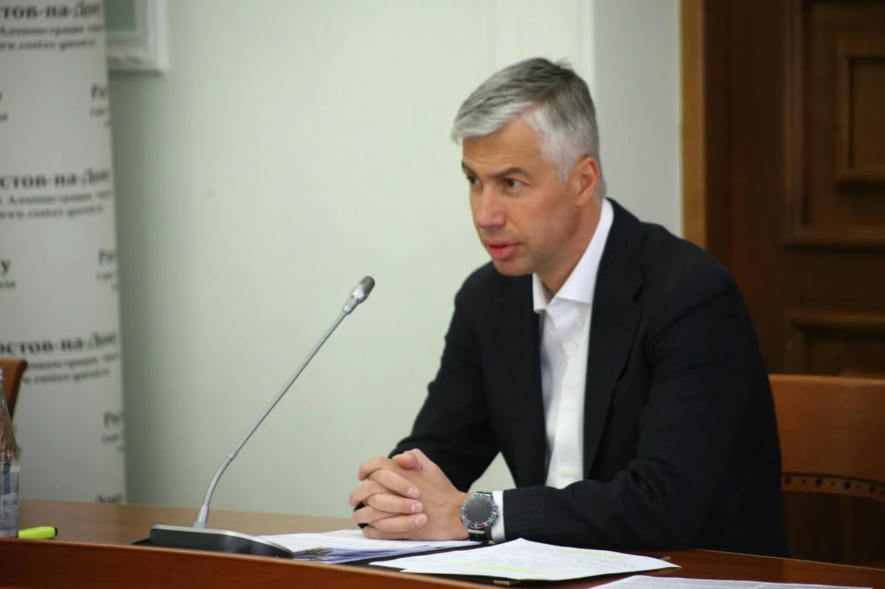 Алексей Логвиненко назвал недопустимой ситуацию с горячей водой на ЗЖМ в Ростове