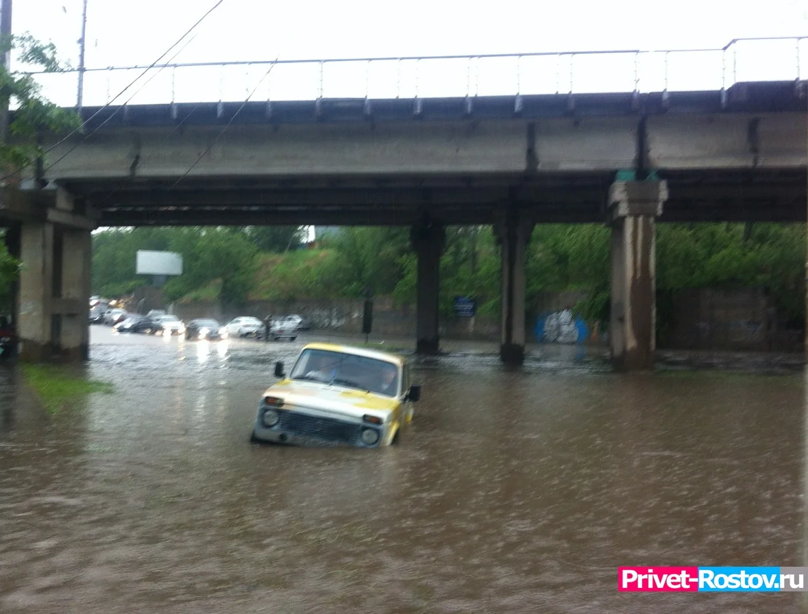 Улицы Краснодара ушли под воду из-за мощного ливня утром 4 июня