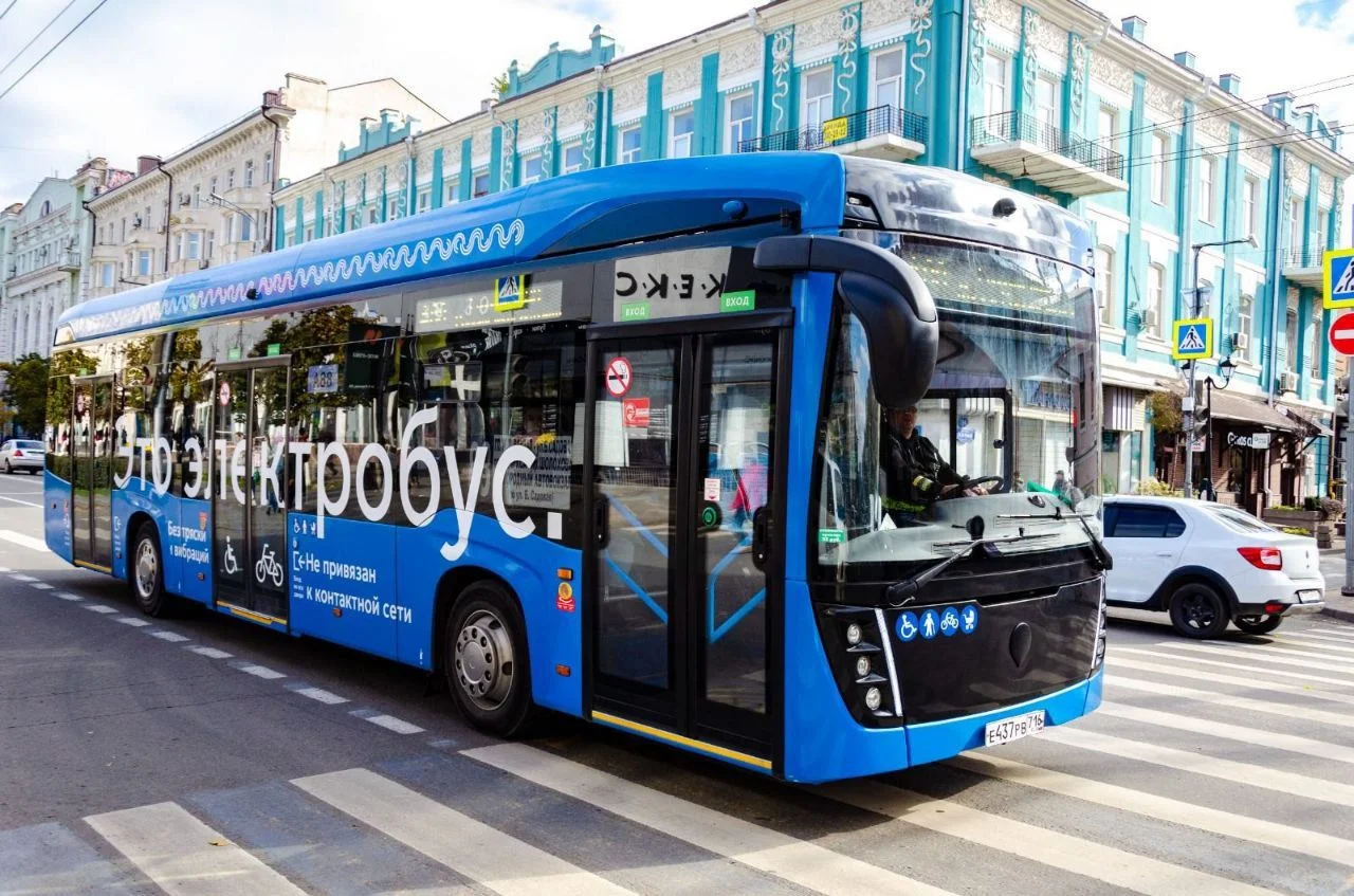 В Ростове до конца декабря в 2023 году по городским маршрутам запустят электробусы