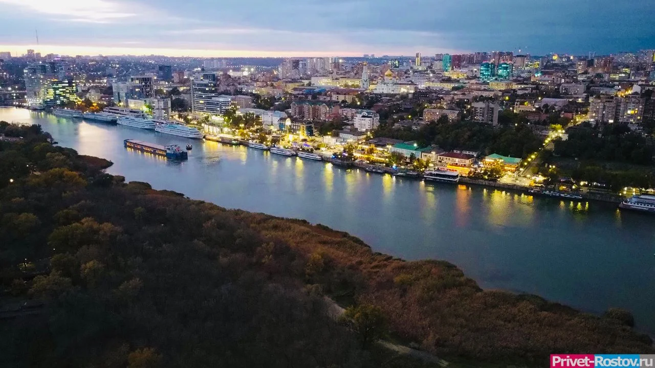 Из-за мощного загрязнения власти попросили ростовчан не купаться в Дону в пределах города