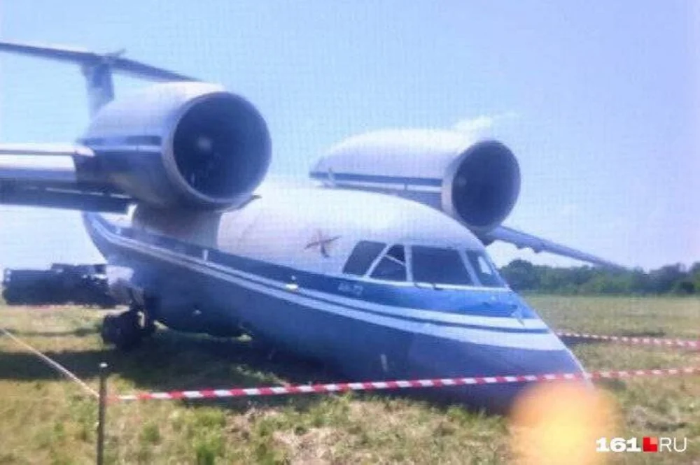 Самолёт Ан-72 потерпел аварию на военном аэродроме в Ростове-на-Дону при посадке