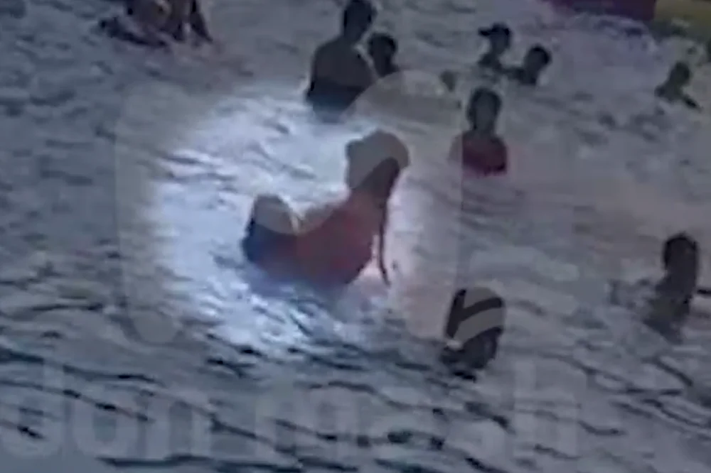 Ребенок утонул в сауне. Гибель ребёнка в аквапарке. Трагические случаи в АКВАПАРКАХ. Смерть в Ростовском аквапарке.