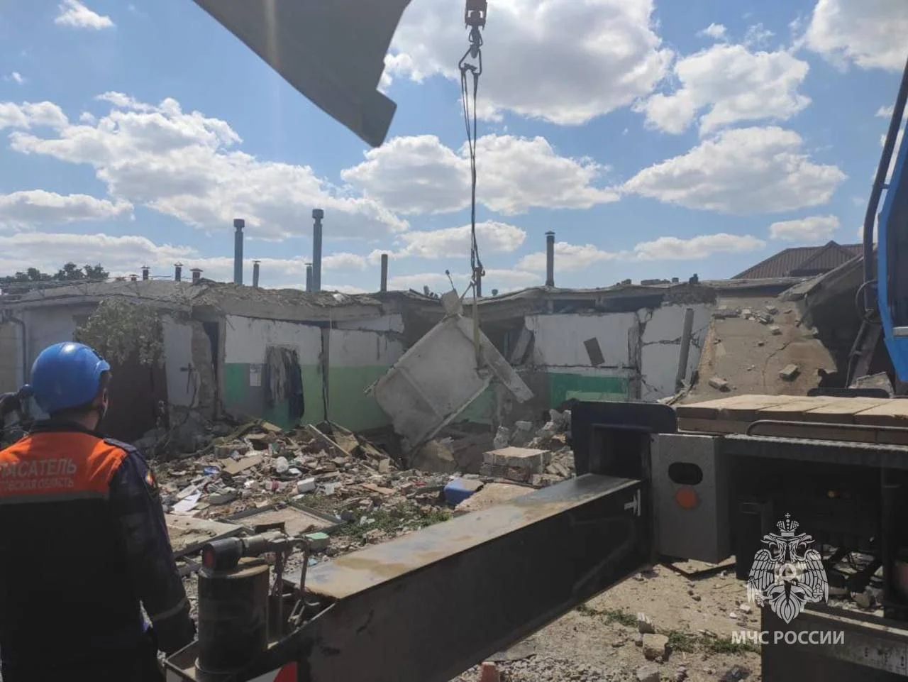 Глава Волгодонска Сергей Макаров заявил, что взрывчатки на месте взрыва в гаражах не нашли