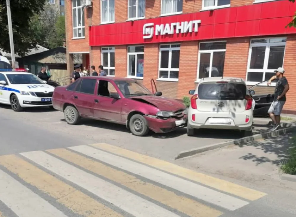 Мертвый мужчина в Батайске устроил ДТП на улице Урицкого утром 27 июля