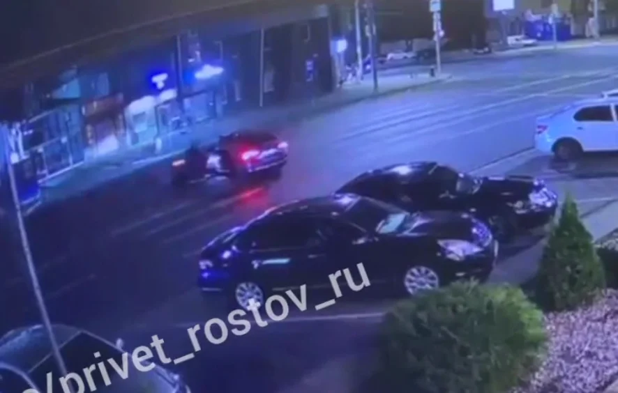 В Ростове юный автомобилист при развороте через сплошную сбил мотоциклиста