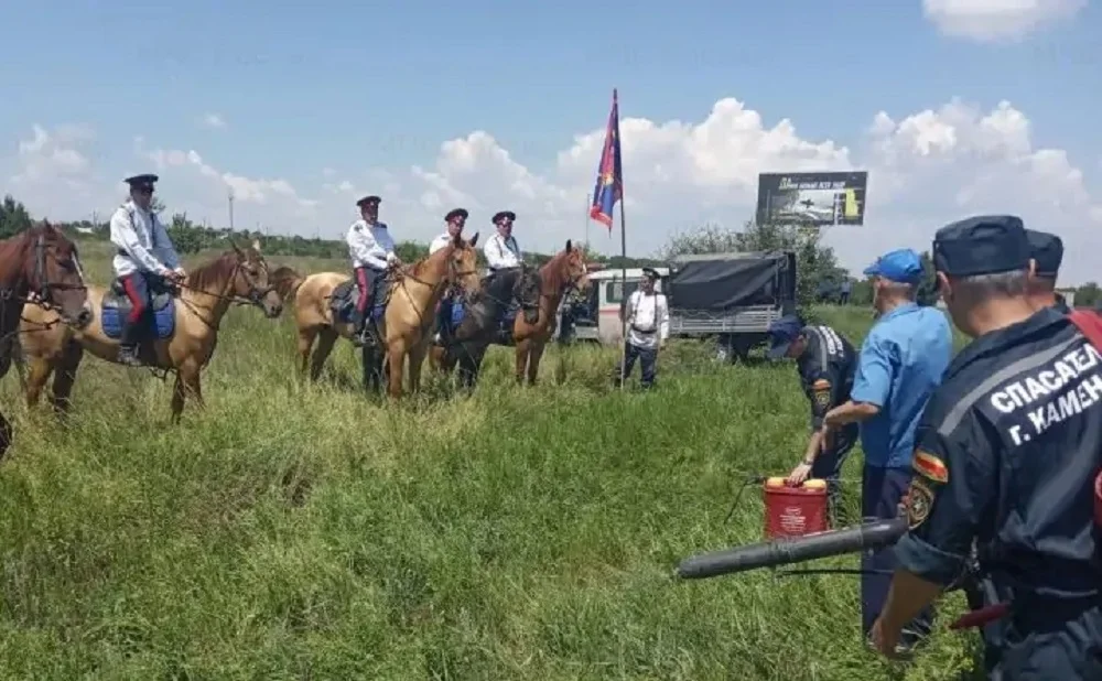 На время действия в Ростовской области противопожарного режима к охране ландшафта привлекли казаков-конников и байкеров