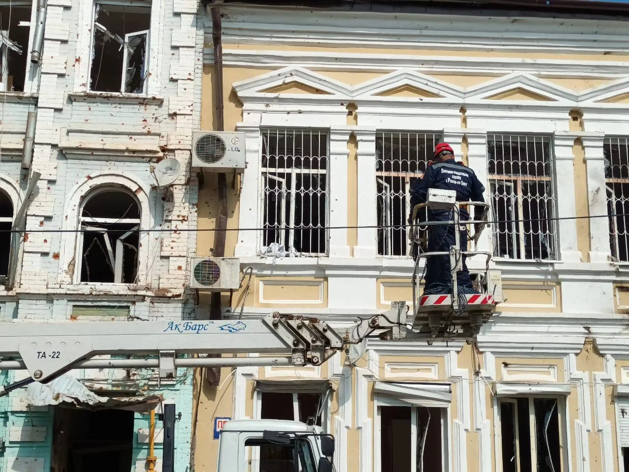 Появились снимки разрушенных беспилотником домов в центре Ростова-на-Дону