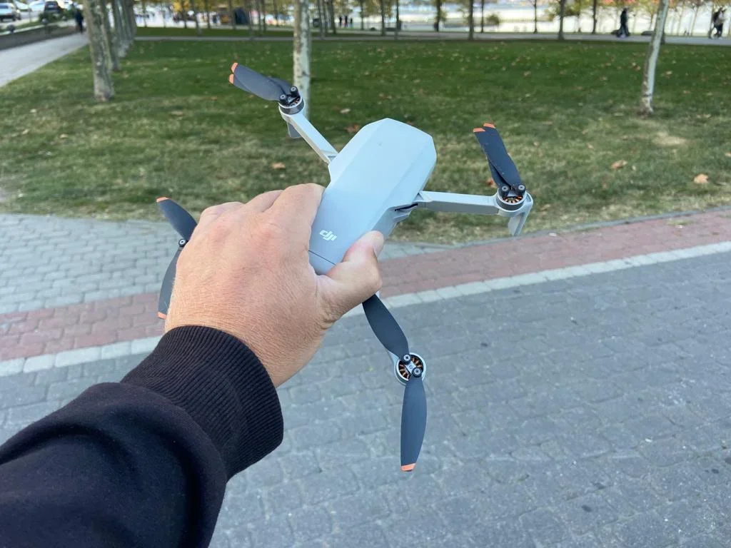 В Ростовской области заметили дроны Росгвардии, устроившие слежку за машинами