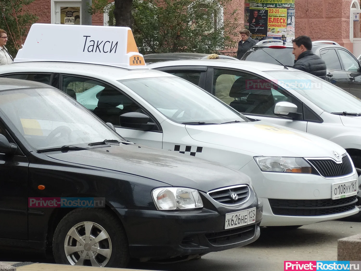 Голубев утвердил изменения в организацию перевозок легковыми такси на Дону в сентябре