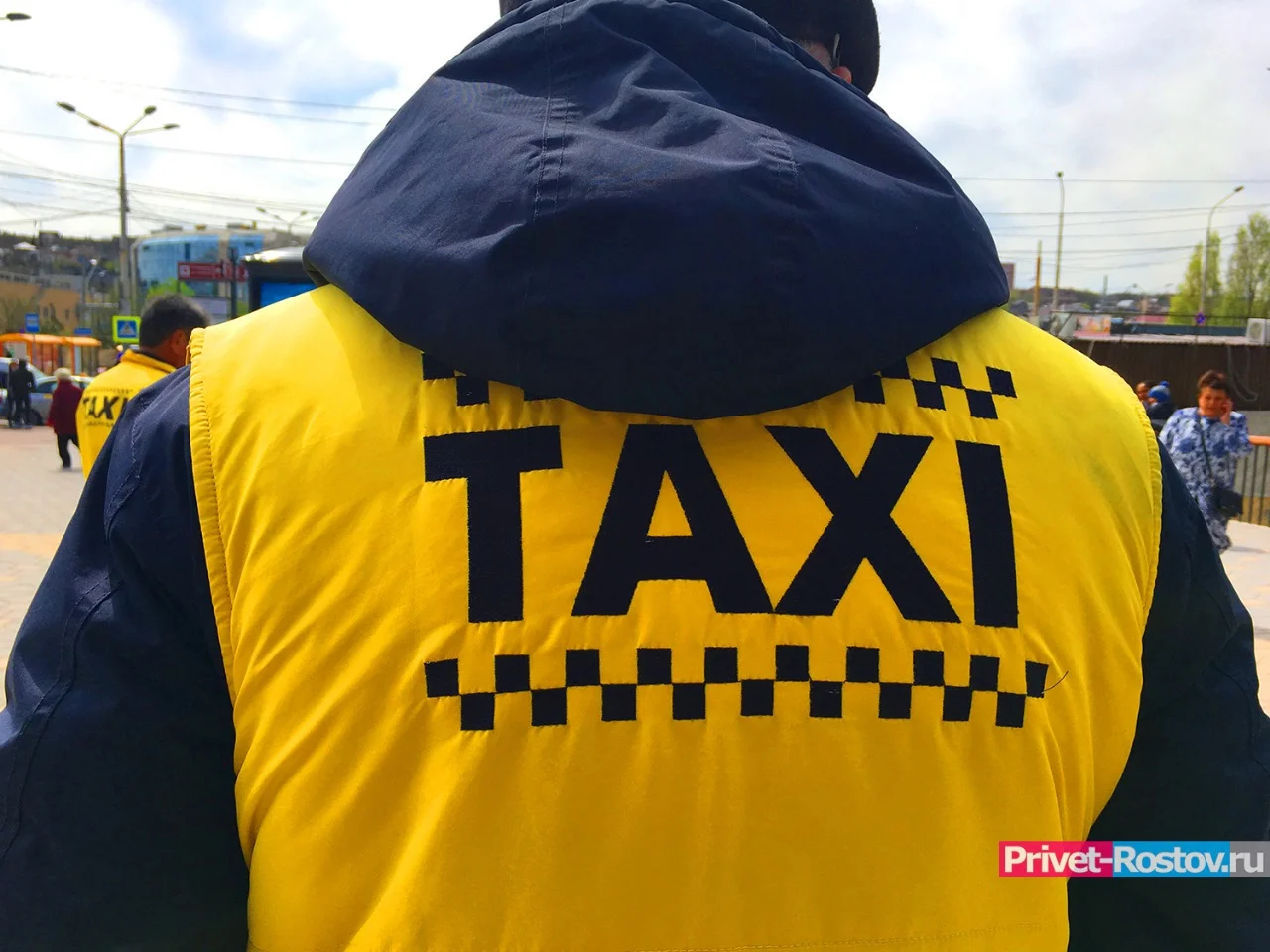 Потерявшие совесть таксисты обирают бойцов СВО в Ростовской области