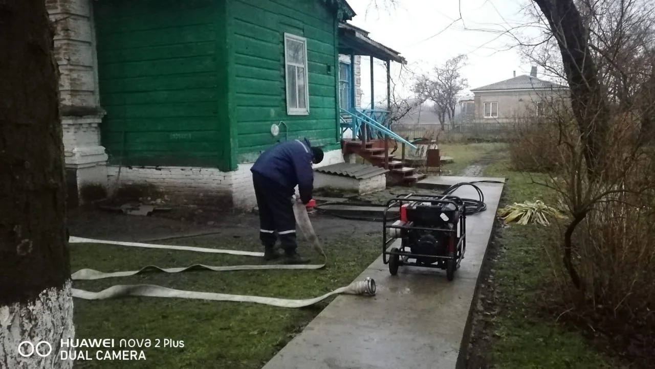 Спасатели в Ростовской области продолжают ликвидировать последствия шторма