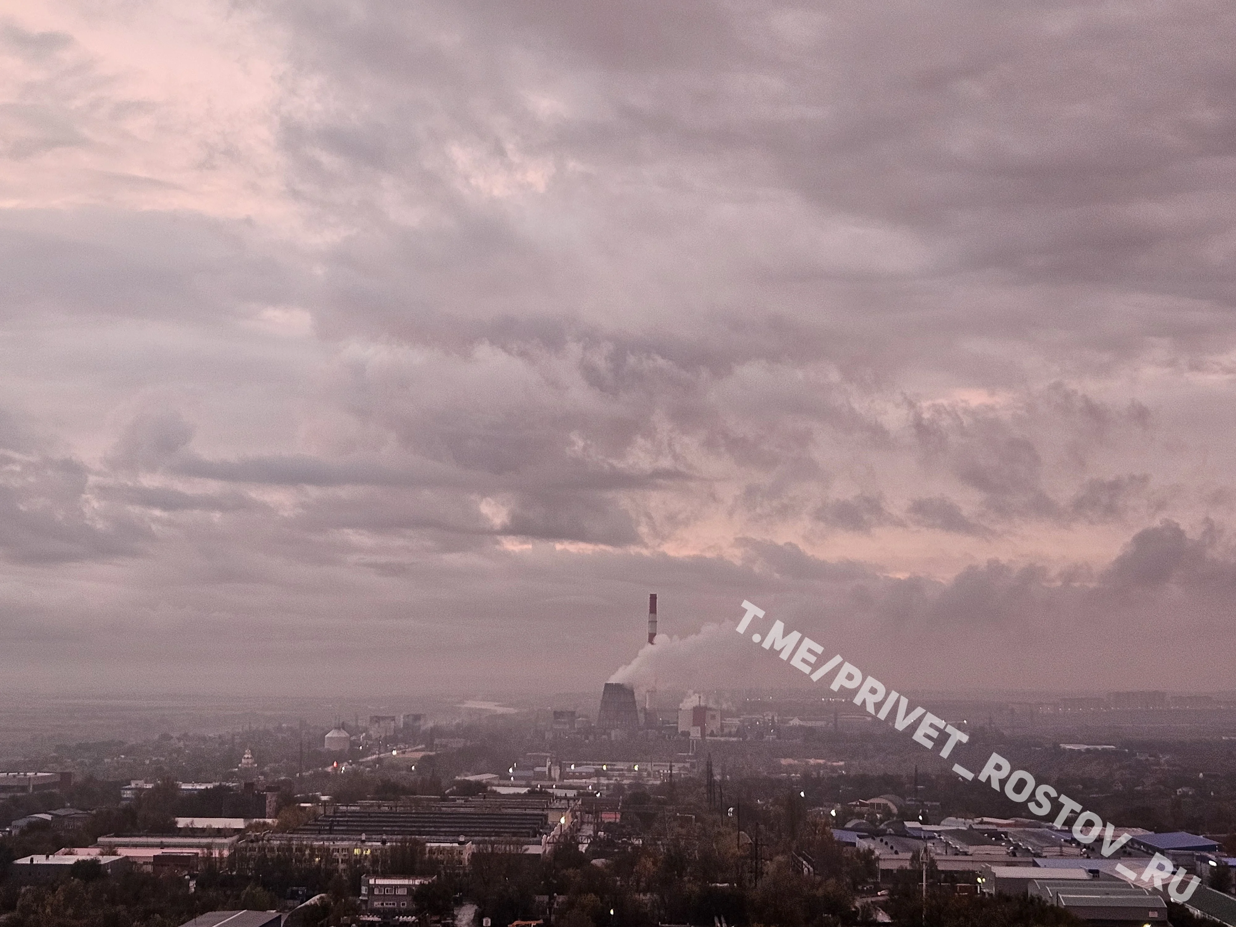 Суровый осенний закат в Ростове