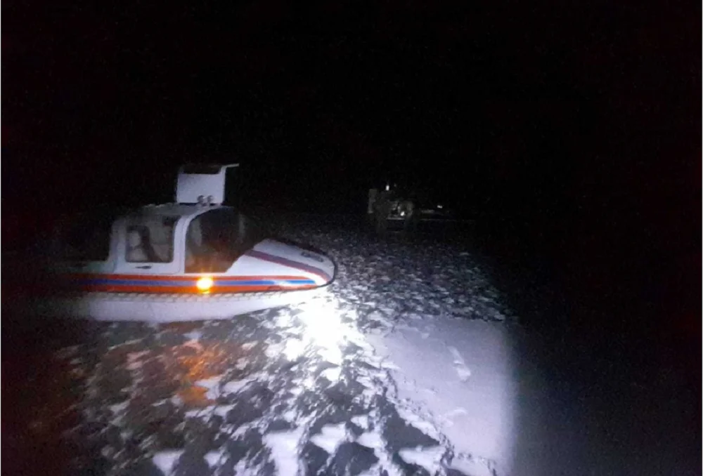 Двоих застрявших рыбаков спасли посреди Веселовского водохранилища в Ростовской области