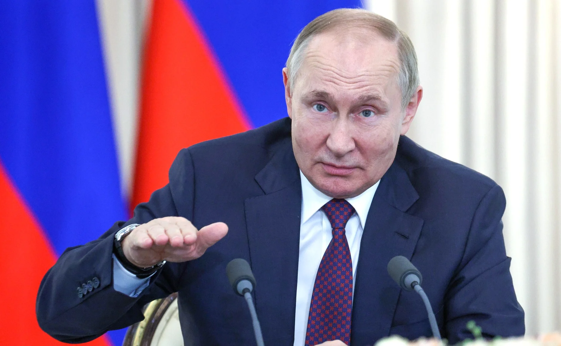 Владимир Путин оставил без ответа вопрос по ценам на продукты из Ростовской области