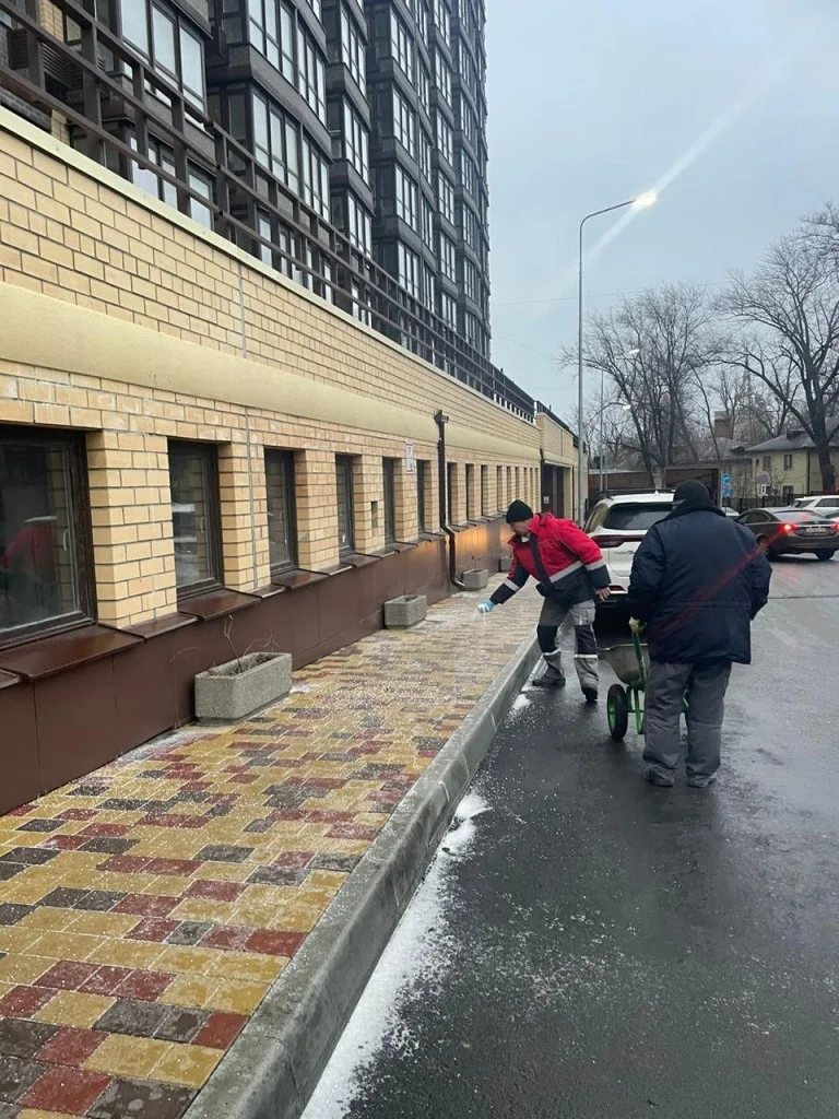 Власти Ростова отправили больше 200 претензий управляющим компаниям из-за гололёда