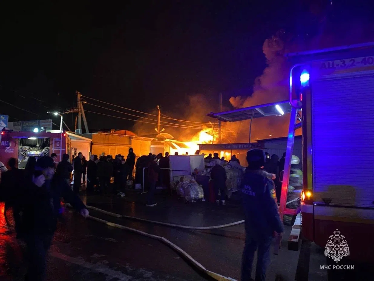 Бастрыкин требует доклад о пожаре на рынке «Темерник» в Ростове-на-Дону