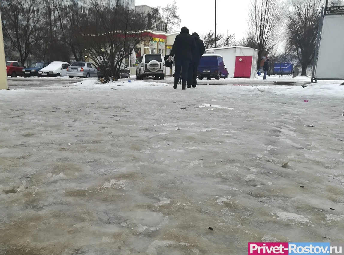 Сразу 165 человек травмировались в Ростове за сутки из-за гололёда