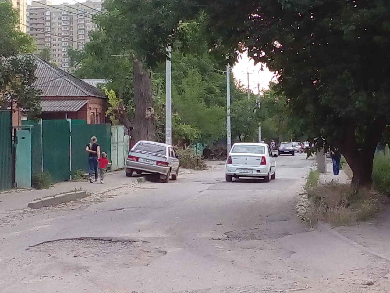 В Ростове-на-Дону запретят парковаться с 24 декабря на Заводской и Солженицына