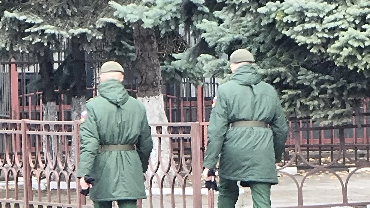 Волонтеров из зоны СВО в военной форме не пустили в суши-бар в Таганроге