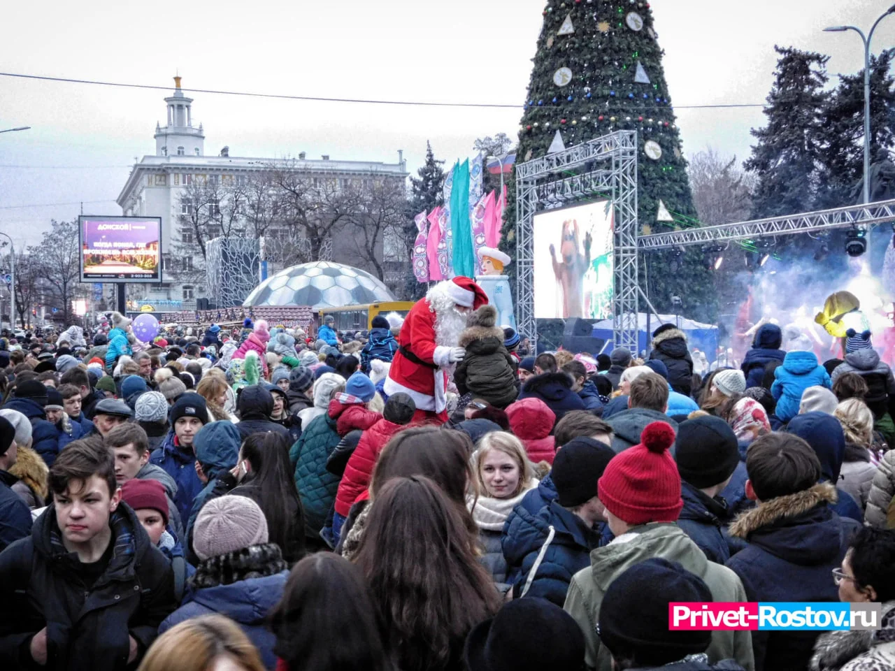 Власти Ростовской области не планируют отказываться от Новогодних торжеств