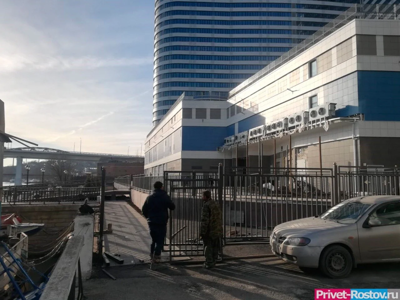 В Ростове в ЖК «Белый Ангел» с 20 этажа выпала и погибла девушка
