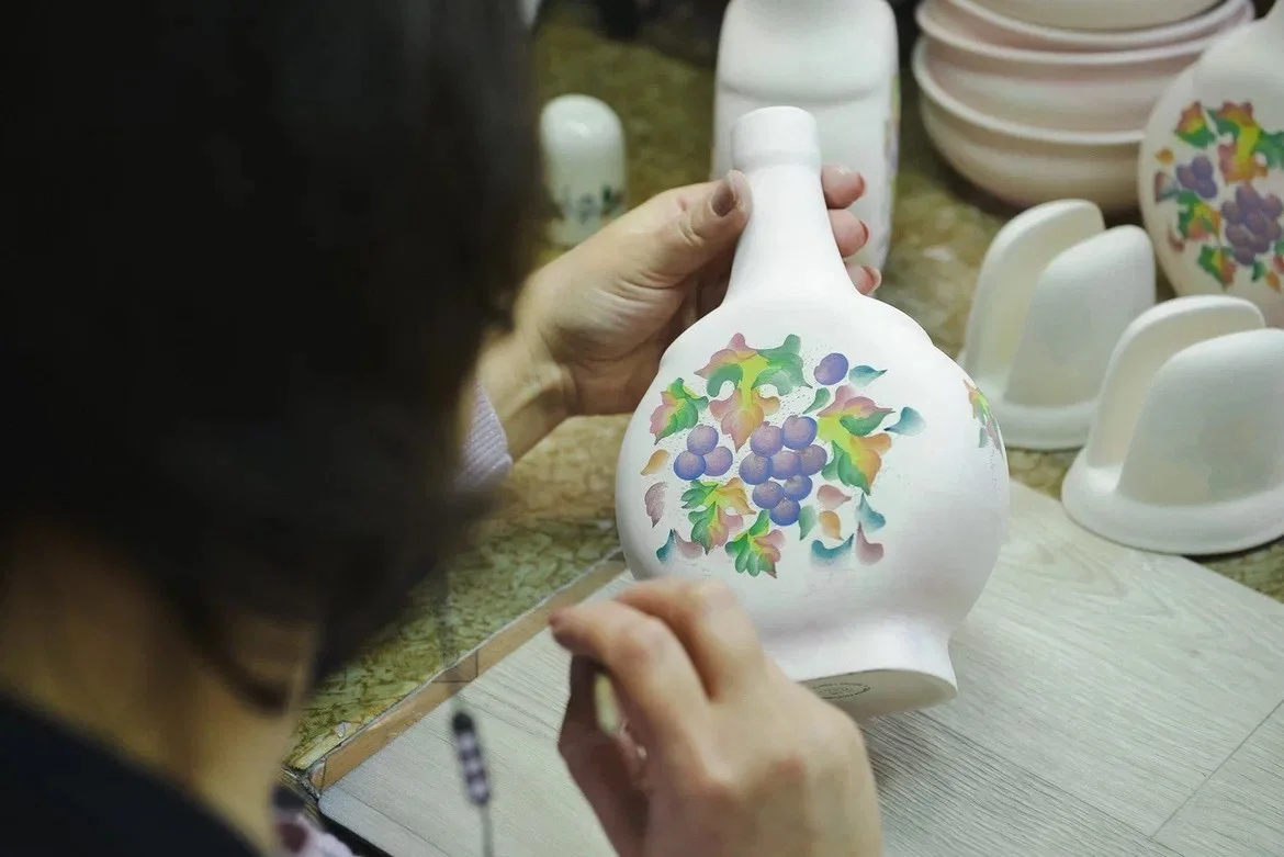 Сбер и «Семикаракорская керамика» показали производство уникального донского фаянса