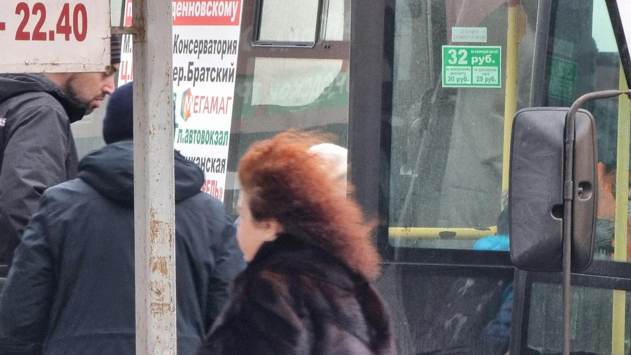 Хулиганы расстреляли автобусы на проспекте Стачки в Ростове