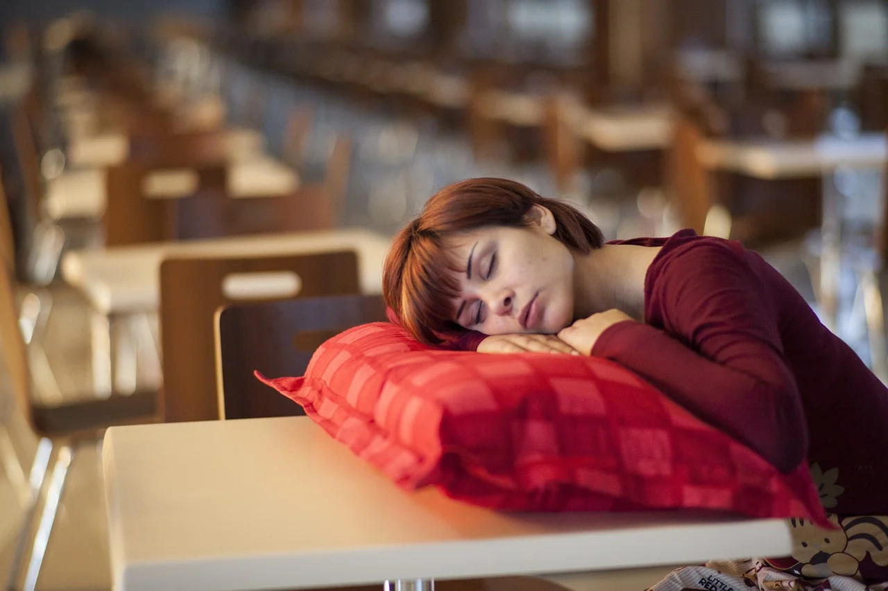 Риски, связанные с засыпанием в нетрезвом состоянии: что нужно знать и как быть готовыми