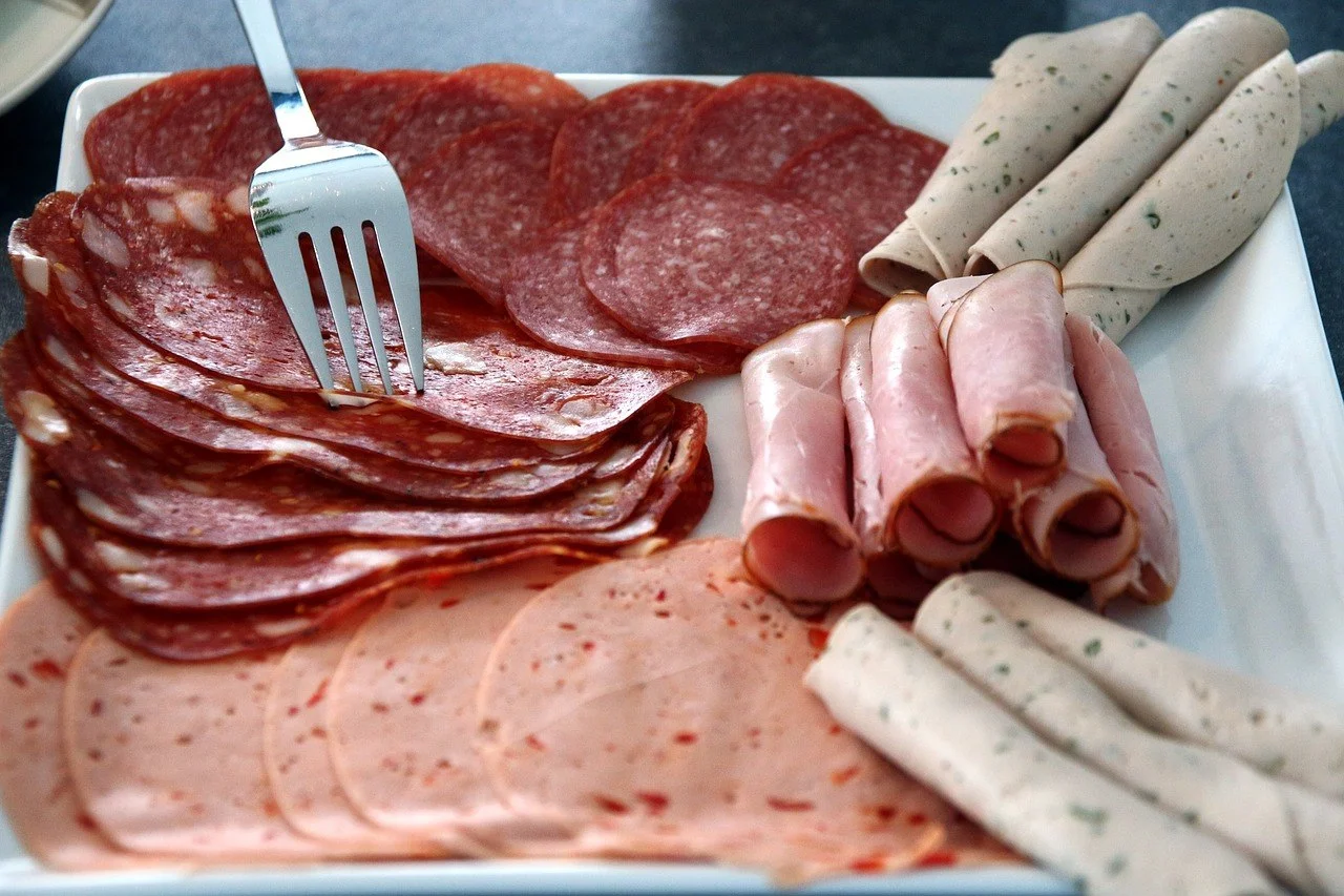 Отличные новости для любителей мясной гастрономии: Роскачество назвало самые лучшие марки сосисок и сарделек