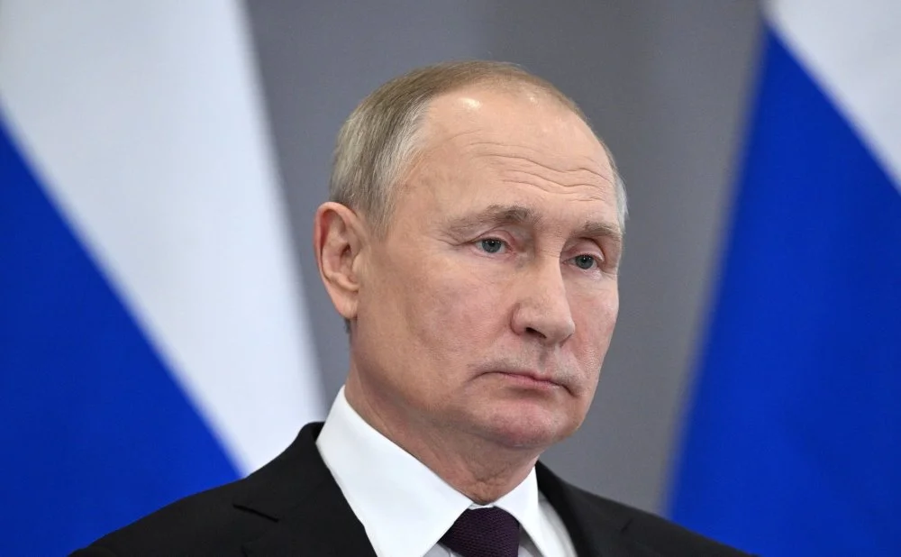 Президенту Путину подарили бушлат ростовского бренда