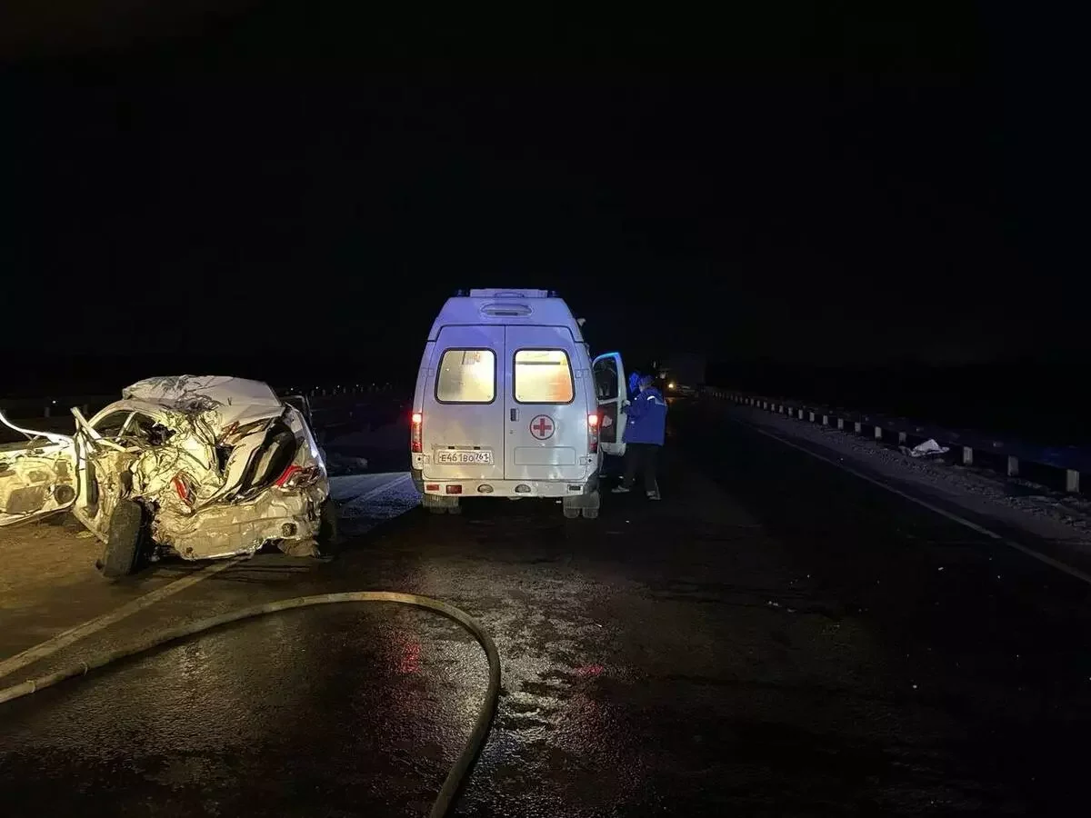 Два человека трагически погибли в ДТП с грузовиком в Ростовской области