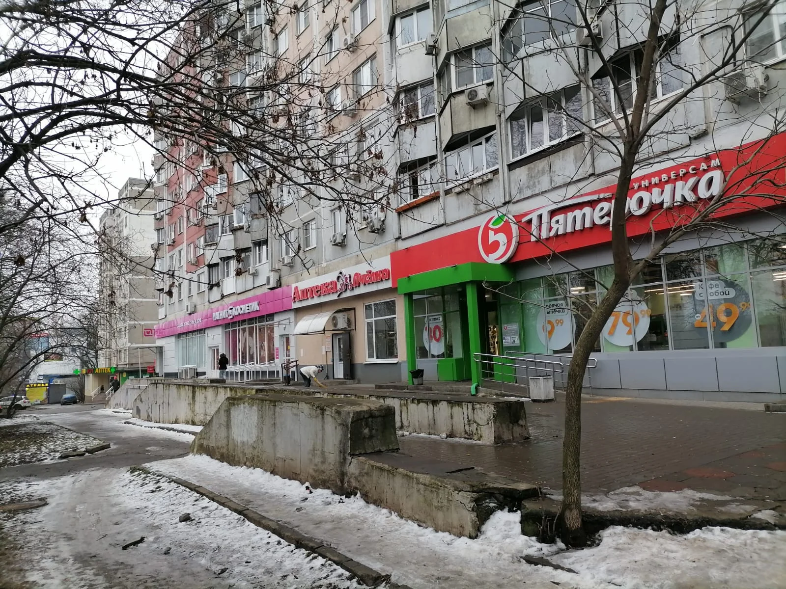 Ростовских бабушек, просящих за них заплатить в супермаркетах, стала обсуждать вся Россиия