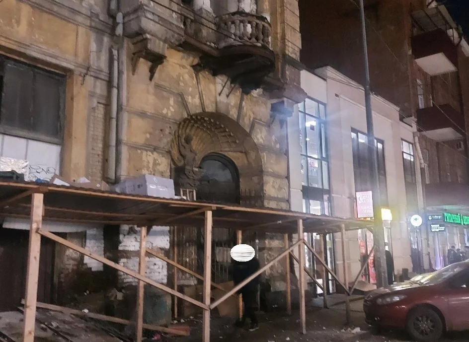 В Ростове-на-Дону начал обрушаться аварийный «Дом с ангелами»