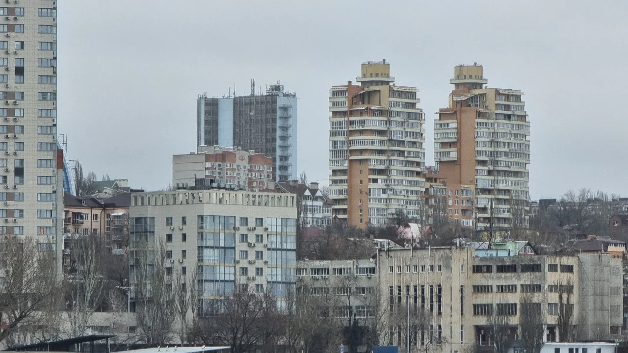Политолог Михайлов предположил, что памятник Жванецкому в Ростове в итоге снесут